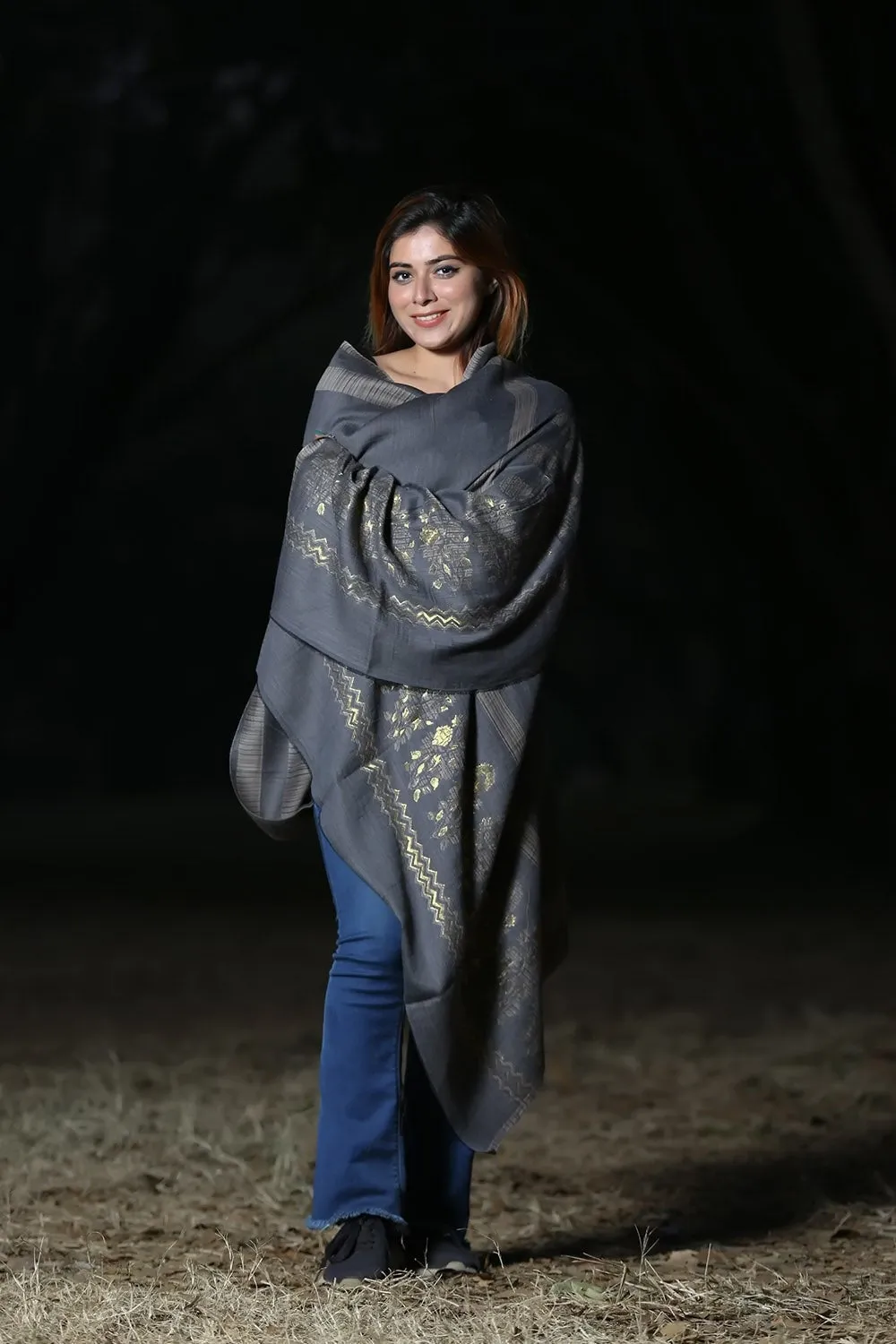 LAVISHING ASH GREY COLOUR ZARI KASHMIRI SHAWL DEFINES ROYAL AND LUXURIOUS EXTREMELY COMFORTABLE FOR ALL EVENTS