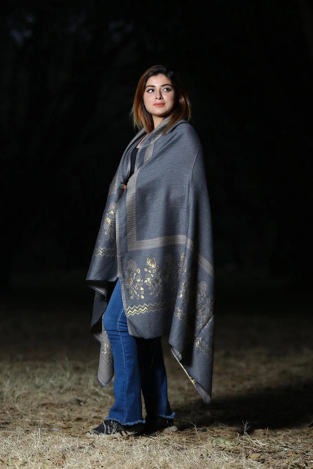 LAVISHING ASH GREY COLOUR ZARI KASHMIRI SHAWL DEFINES ROYAL AND LUXURIOUS EXTREMELY COMFORTABLE FOR ALL EVENTS